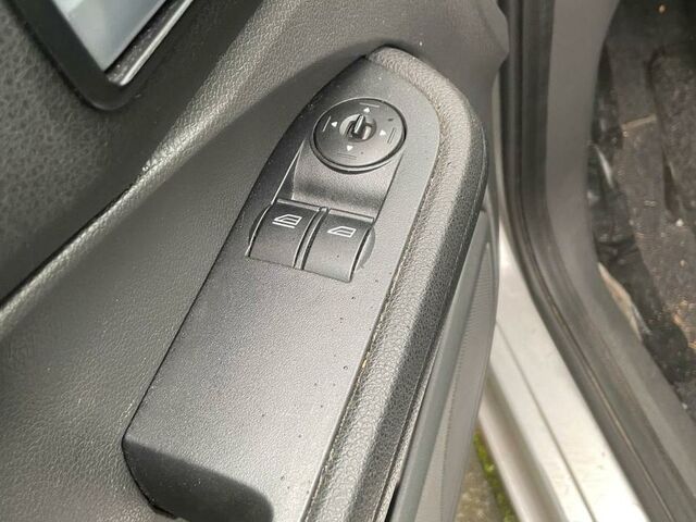 Форд Си-Макс 2004 в Европе на Automoto.ua Серый Форд Си-Макс, объемом двигателя 0 л и пробегом 230 тыс. км за 1200 $, фото 8 на Automoto.ua