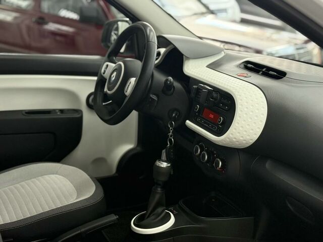 Рено Твинго 2020 в Европе на Automoto.ua Рено Твинго, объемом двигателя 1 л и пробегом 85 тыс. км за 7890 $, фото 13 на Automoto.ua