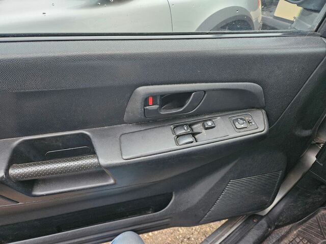 Міцубісі Паджеро 2001 у Європі на Automoto.ua Срібний Міцубісі Паджеро, об'ємом двигуна 1.83 л та пробігом 173 тис. км за 4558 $, фото 4 на Automoto.ua