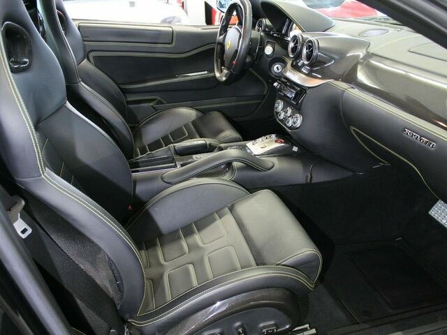 Черный Феррари 599 GTB, объемом двигателя 6 л и пробегом 45 тыс. км за 151466 $, фото 12 на Automoto.ua