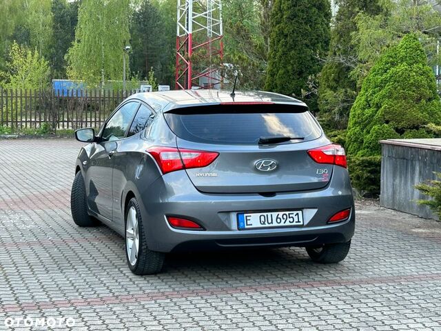 Хендай i30, об'ємом двигуна 1.4 л та пробігом 178 тис. км за 6458 $, фото 5 на Automoto.ua