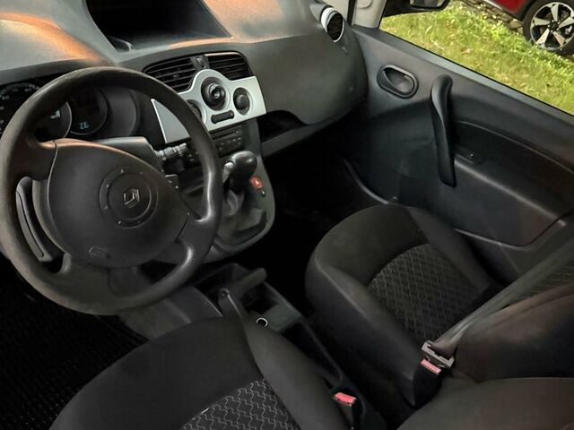 Рено Kangoo E-TECH 2012 в Европе на Automoto.ua Рено Kangoo E-TECH, объемом двигателя 0 л и пробегом 77 тыс. км за 2900 $, фото 6 на Automoto.ua