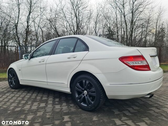 Мерседес Ц-Класс 2009 в Европе на Automoto.ua Белый Мерседес Ц-Класс, объемом двигателя 1 л и пробегом 213 тыс. км за 37900 $, фото 35 на Automoto.ua