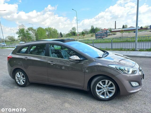 Хендай i30, объемом двигателя 1.58 л и пробегом 125 тыс. км за 6911 $, фото 5 на Automoto.ua