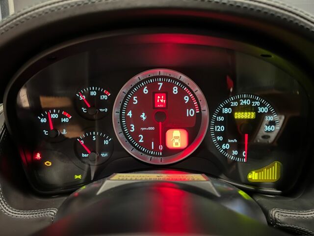 Серый Феррари Ф430, объемом двигателя 4.31 л и пробегом 86 тыс. км за 101345 $, фото 12 на Automoto.ua