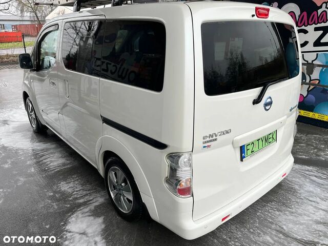 Ніссан NV200, об'ємом двигуна 0 л та пробігом 150 тис. км за 17063 $, фото 2 на Automoto.ua