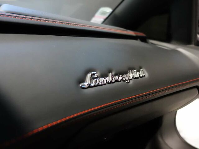 Черный Ламборджини Авентадор, объемом двигателя 6.5 л и пробегом 21 тыс. км за 326688 $, фото 16 на Automoto.ua