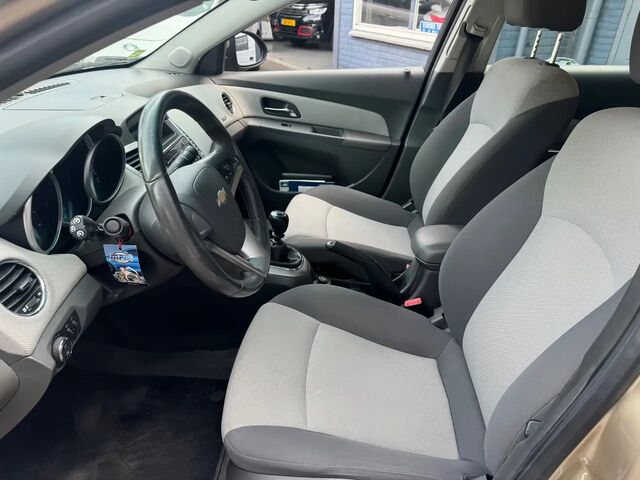 Шевроле Круз 2009 в Европе на Automoto.ua Бежевый Шевроле Круз, объемом двигателя 1.6 л и пробегом 198 тыс. км за 3739 $, фото 9 на Automoto.ua