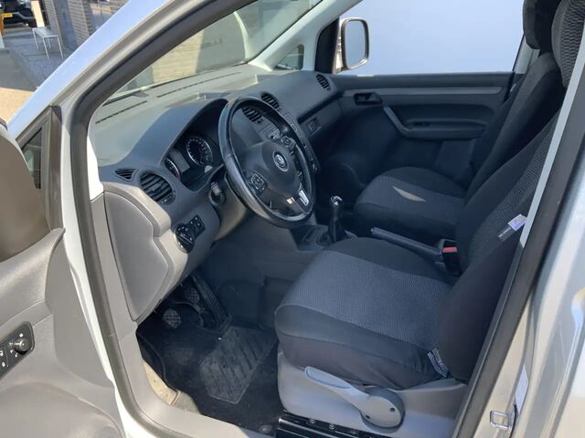 Фольксваген Кадди 2015 в Европе на Automoto.ua Серебряный Фольксваген Кадди, объемом двигателя 1.6 л и пробегом 240 тыс. км за 9595 $, фото 3 на Automoto.ua