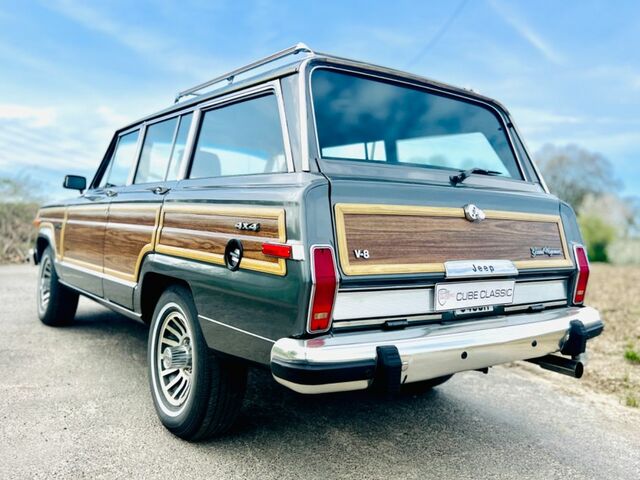 Сірий Джип Wagoneer, об'ємом двигуна 5.9 л та пробігом 233 тис. км за 31407 $, фото 2 на Automoto.ua