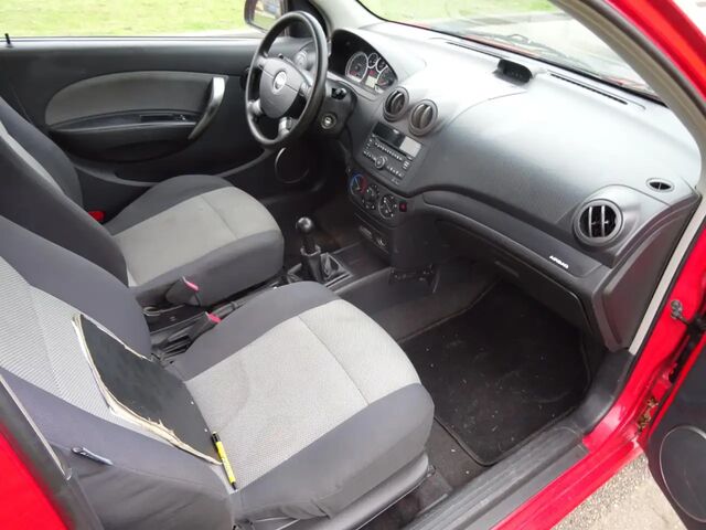 Шевроле Авео 2011 в Европе на Automoto.ua Красный Шевроле Авео, объемом двигателя 0 л и пробегом 277021 тыс. км за 1995 $, фото 9 на Automoto.ua