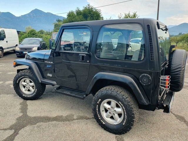 Джип Вранглер 1998 в Европе на Automoto.ua Черный Джип Вранглер, объемом двигателя 2.46 л и пробегом 156 тыс. км за 14900 $, фото 2 на Automoto.ua