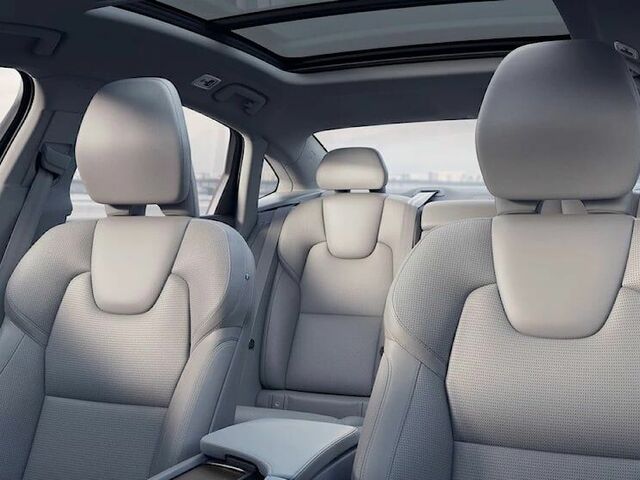 Фото интерьера седана Volvo S90 2023