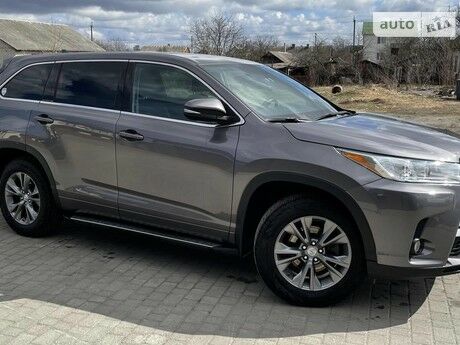 Тойота Хайлендер 2017 года Toyota Highlander 2017 года