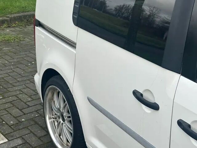 Фольксваген Кадди 2016 в Европе на Automoto.ua Белый Фольксваген Кадди, объемом двигателя 1.97 л и пробегом 183 тыс. км за 10437 $, фото 4 на Automoto.ua