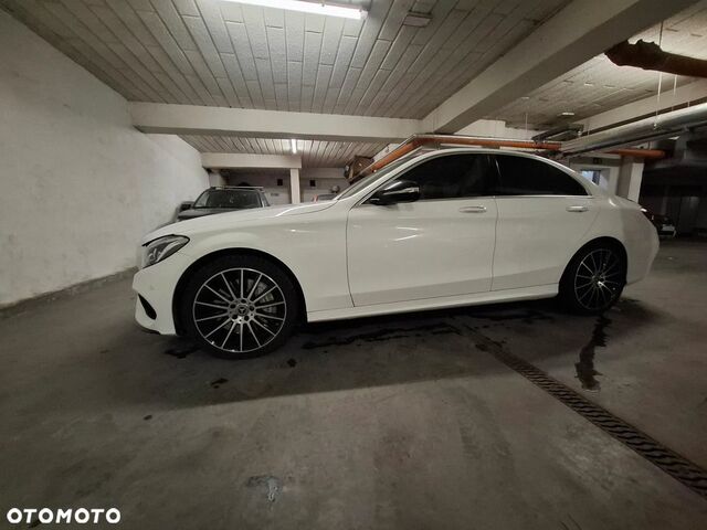 Мерседес Ц-Класс 2015 в Европе на Automoto.ua Белый Мерседес Ц-Класс, объемом двигателя 3 л и пробегом 191 тыс. км за 88900 $, фото 4 на Automoto.ua