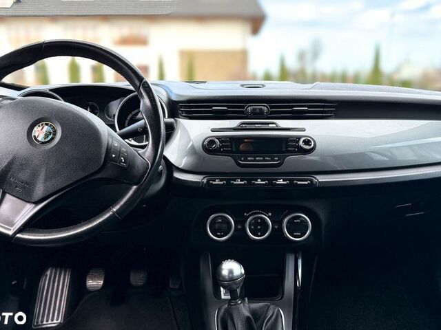 Альфа Ромео Giulietta 2012 у Європі на Automoto.ua Сірий Альфа Ромео Giulietta, об'ємом двигуна 1 л та пробігом 148 тис. км за 5691 $, фото 20 на Automoto.ua
