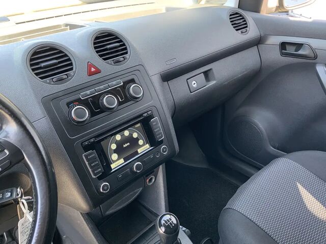 Фольксваген Кадди 2015 в Европе на Automoto.ua Серебряный Фольксваген Кадди, объемом двигателя 1.6 л и пробегом 240 тыс. км за 9595 $, фото 6 на Automoto.ua