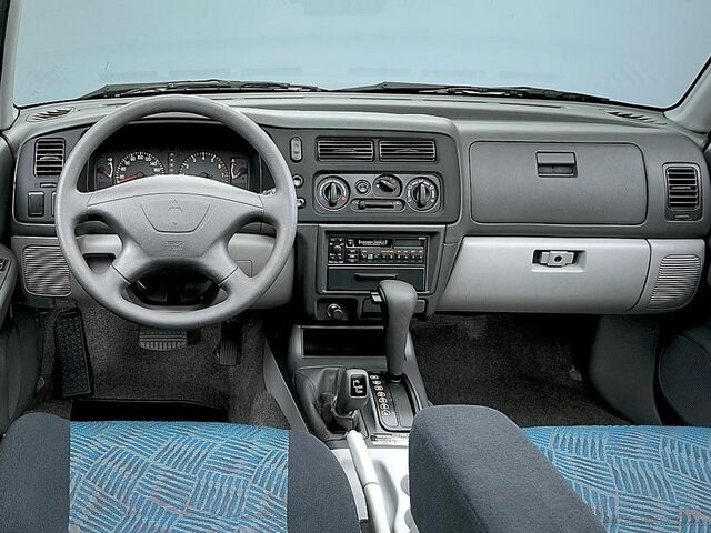 Міцубісі Паджеро Спорт, Позашляховик / Кросовер 2004 - 2008 2.5 TD (133 Hp)