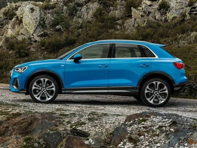 Каталог кроссоверов Audi Q3 2023