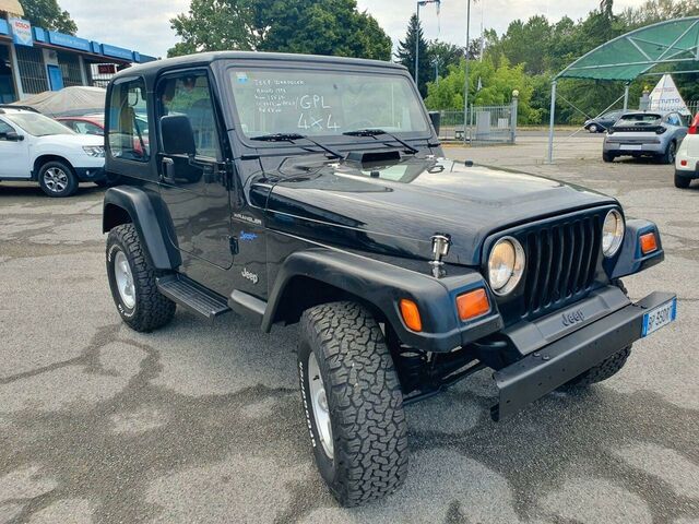 Джип Вранглер 1998 в Европе на Automoto.ua Черный Джип Вранглер, объемом двигателя 2.46 л и пробегом 156 тыс. км за 14900 $, фото 4 на Automoto.ua