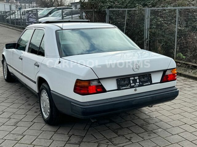 Мерседес 200 1988 в Европе на Automoto.ua Белый Мерседес 200, объемом двигателя 1.98 л и пробегом 196 тыс. км за 8841 $, фото 7 на Automoto.ua