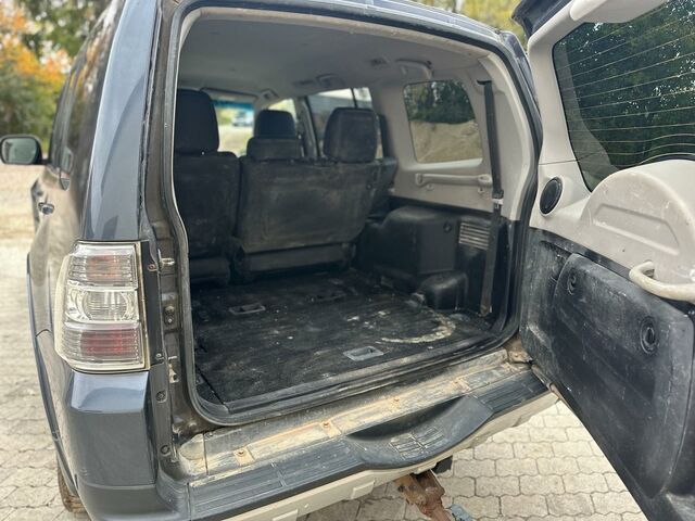 Міцубісі Паджеро 2007 у Європі на Automoto.ua Міцубісі Паджеро, об'ємом двигуна 3.2 л та пробігом 292 тис. км за 5490 $, фото 12 на Automoto.ua