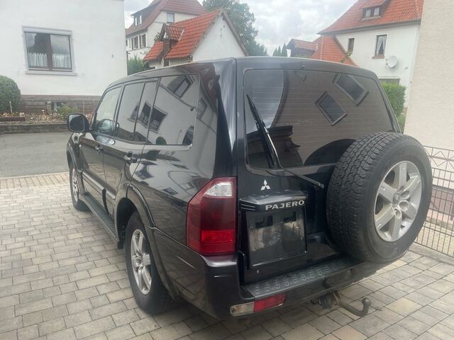 Міцубісі Паджеро 2005 у Європі на Automoto.ua Чорний Міцубісі Паджеро, об'ємом двигуна 0 л та пробігом 289 тис. км за 6900 $, фото 2 на Automoto.ua