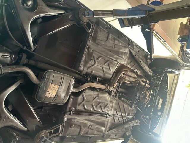 Мерседес 200 1983 в Европе на Automoto.ua Красный Мерседес 200, объемом двигателя 1.98 л и пробегом 193 тыс. км за 16161 $, фото 29 на Automoto.ua