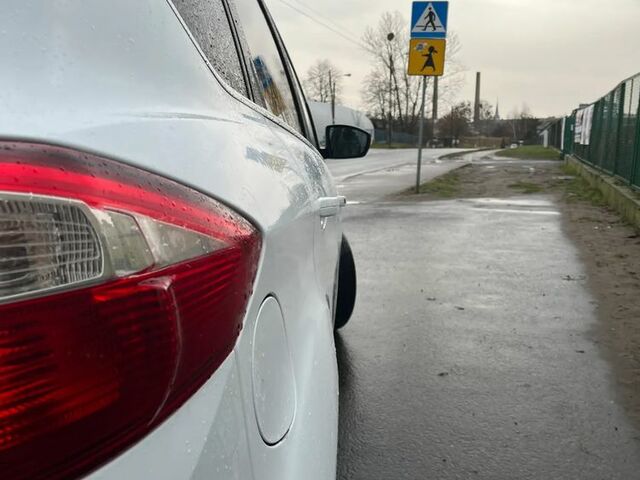 Форд Сі-Макс 2011 у Європі на Automoto.ua Білий Форд Сі-Макс, об'ємом двигуна 1 л та пробігом 224 тис. км за 18900 $, фото 6 на Automoto.ua