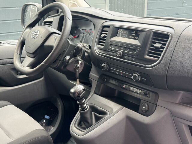 Тойота Proace Verso 2017 у Європі на Automoto.ua Білий Тойота Proace Verso, об'ємом двигуна 1.56 л та пробігом 260 тис. км за 11900 $, фото 12 на Automoto.ua