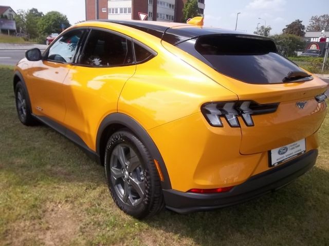 Оранжевый Форд Mustang Mach-E, объемом двигателя 0 л и пробегом 3 тыс. км за 54828 $, фото 3 на Automoto.ua