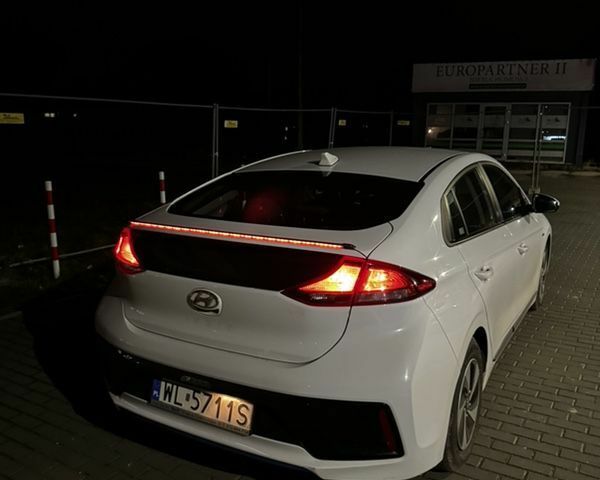 Хендай Ioniq, об'ємом двигуна 1.58 л та пробігом 212 тис. км за 9287 $, фото 1 на Automoto.ua