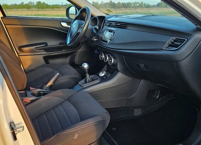 Альфа Ромео Giulietta, об'ємом двигуна 1.37 л та пробігом 189 тис. км за 8635 $, фото 2 на Automoto.ua