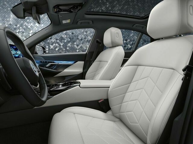 Салон BMW 5 Series 2024 Смотреть фото салона БМВ 5 серии нового поколения