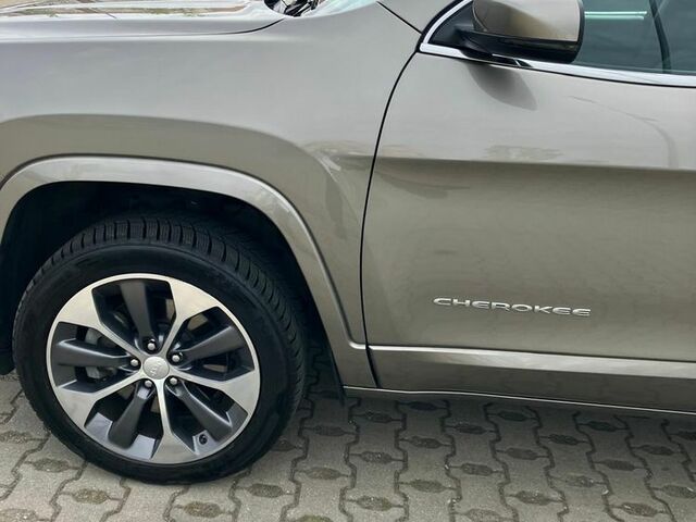 Джип Cherokee, об'ємом двигуна 2 л та пробігом 18 тис. км за 42873 $, фото 6 на Automoto.ua