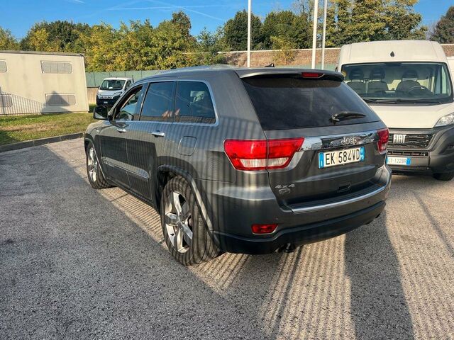 Шевроле Орландо 2011 в Европе на Automoto.ua Серый Шевроле Орландо, объемом двигателя 2 л и пробегом 300 тыс. км за 7700 $, фото 3 на Automoto.ua