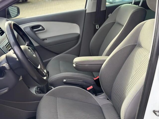 Фольксваген Поло 2014 у Європі на Automoto.ua Білий Фольксваген Поло, об'ємом двигуна 1.15 л та пробігом 122 тис. км за 11396 $, фото 12 на Automoto.ua