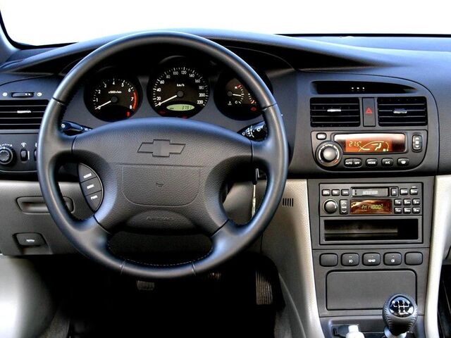 Шевроле Еванда, Седан 2004 - 2006 2.0 i 16V MT (131 Hp)