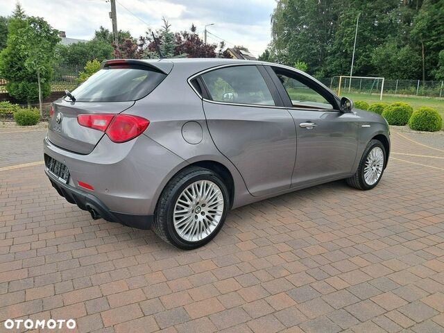 Альфа Ромео Джульетта 2015 в Европе на Automoto.ua Серый Альфа Ромео Джульетта, объемом двигателя 1 л и пробегом 233 тыс. км за 8427 $, фото 6 на Automoto.ua