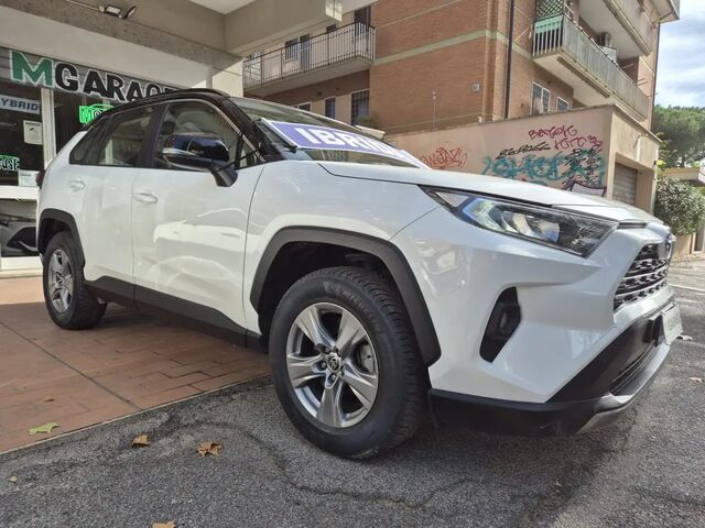 Тойота РАВ 4 2022 в Европе на Automoto.ua Белый Тойота РАВ 4, объемом двигателя 2.49 л и пробегом 51 тыс. км за 35922 $, фото 5 на Automoto.ua