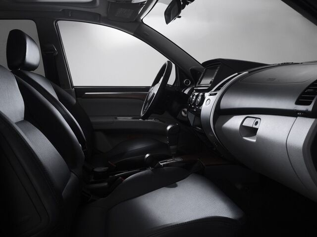 Міцубісі Паджеро Спорт, Позашляховик / Кросовер 2010 - н.в. 2.5 TD (178 Hp)
