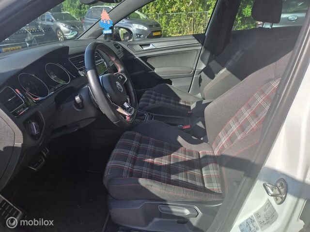 Фольксваген Гольф ГТІ 2018 у Європі на Automoto.ua Білий Фольксваген Гольф ГТІ, об'ємом двигуна 1.98 л та пробігом 91 тис. км за 24558 $, фото 7 на Automoto.ua