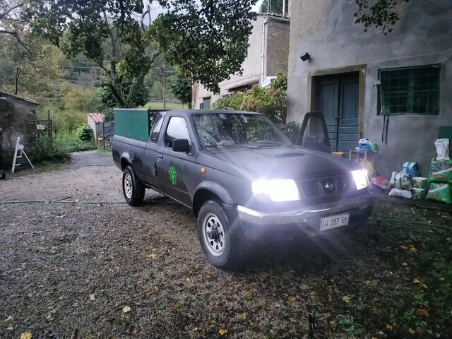 Ніссан Кінг Каб 1998 у Європі на Automoto.ua Чорний Ніссан Кінг Каб, об'ємом двигуна 2.49 л та пробігом 246 тис. км за 8512 $, фото 2 на Automoto.ua
