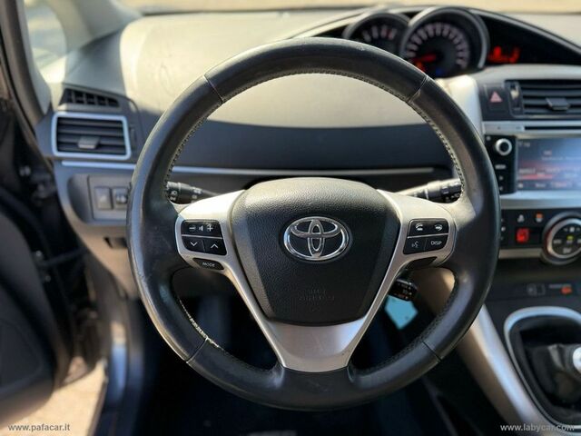 Тойота Версо 2015 у Європі на Automoto.ua Чорний Тойота Версо, об'ємом двигуна 1.6 л та пробігом 175 тис. км за 10025 $, фото 13 на Automoto.ua