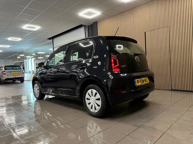 Фольксваген Ап 2022 в Европе на Automoto.ua Черный Фольксваген Ап, объемом двигателя 1 л и пробегом 85 тыс. км за 13687 $, фото 2 на Automoto.ua
