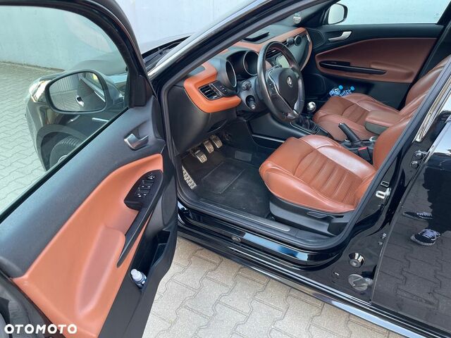 Альфа Ромео Джульетта 2014 в Европе на Automoto.ua Черный Альфа Ромео Джульетта, объемом двигателя 1 л и пробегом 168 тыс. км за 7967 $, фото 17 на Automoto.ua