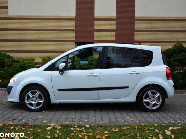 Рено Модус 2009 в Европе на Automoto.ua Белый Рено Модус, объемом двигателя 1 л и пробегом 171 тыс. км за 12800 $, фото 1 на Automoto.ua