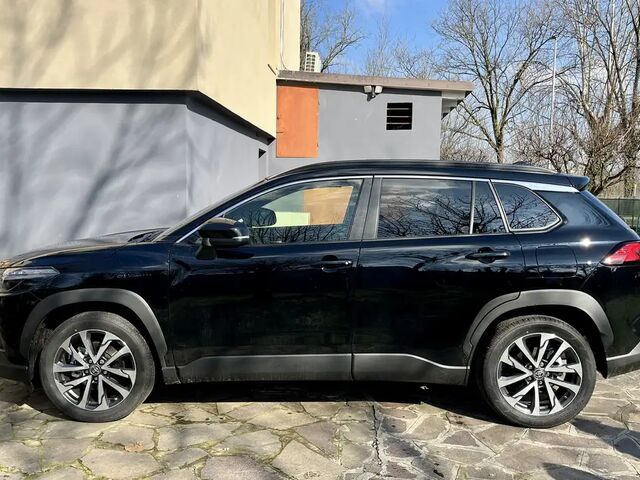 Тойота Corolla Cross 2025 в Европе на Automoto.ua Черный Тойота Corolla Cross, объемом двигателя 2 л и пробегом 8 тыс. км за 39130 $, фото 1 на Automoto.ua