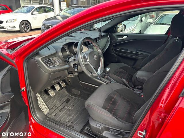 Альфа Ромео Giulietta 2018 у Європі на Automoto.ua Червоний Альфа Ромео Giulietta, об'ємом двигуна 1 л та пробігом 54 тис. км за 13536 $, фото 15 на Automoto.ua
